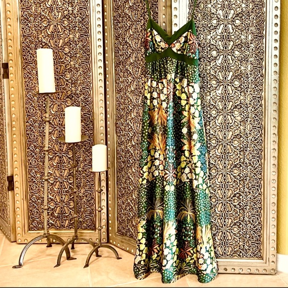 Dresses & Skirts - GORGEOUS SATIN MAXI FLOWERED DRESS